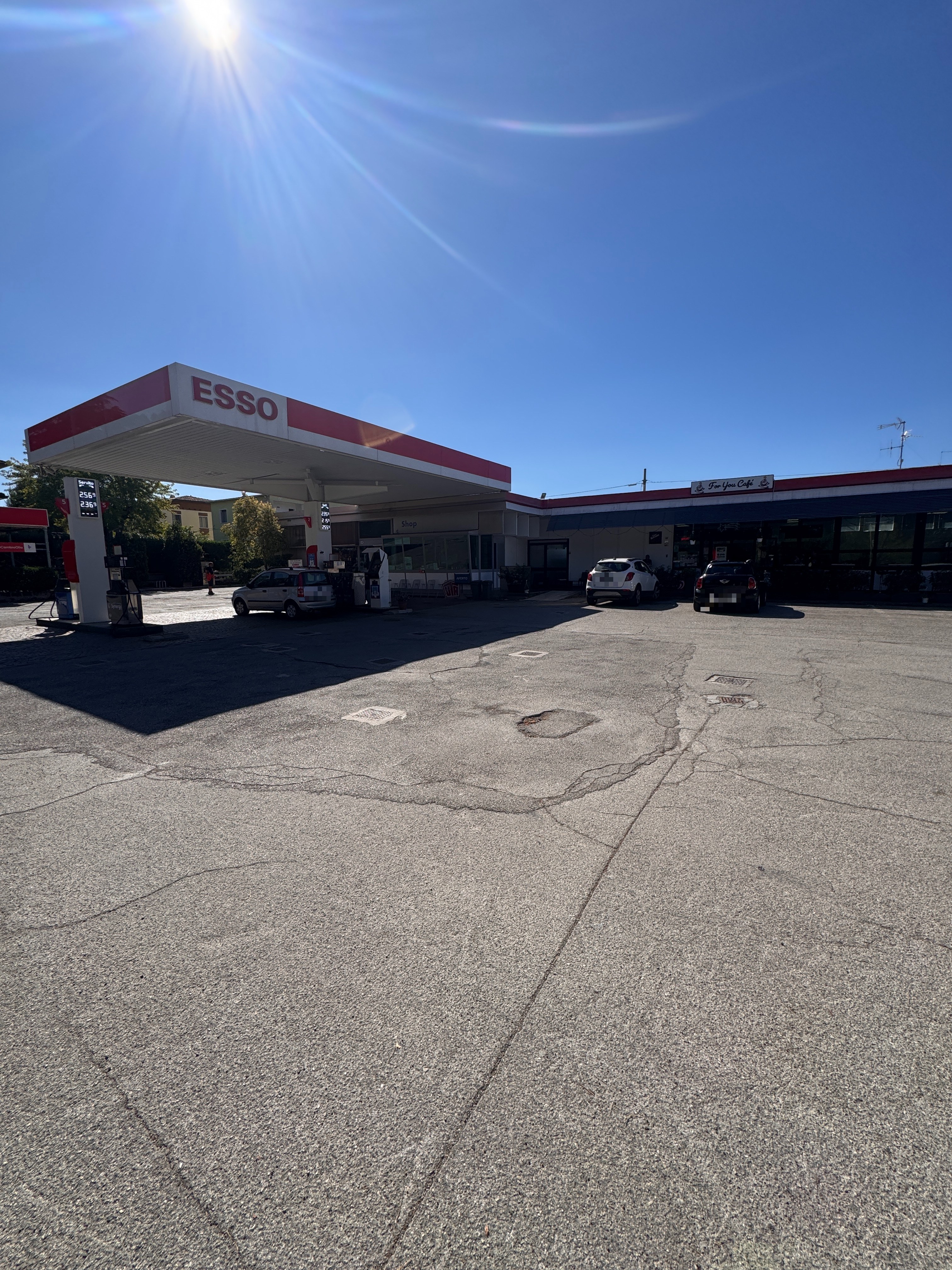 Distributore Esso viale Roma